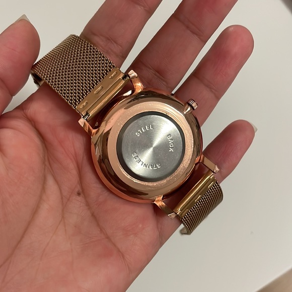 Rose gold watch - Picture 3 of 3